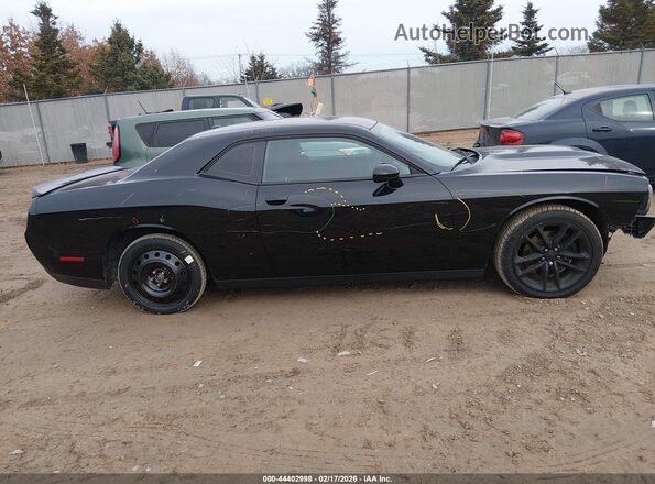 2C3CDZKG4NH172216 2022 DODGE CHALLENGER Черный Вид щитка приборов