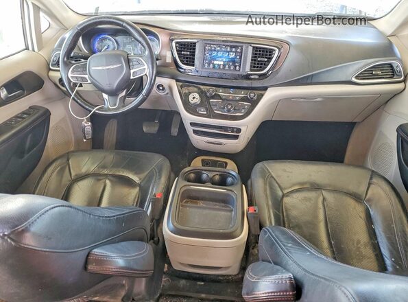 2C4RC1BG0KR560141 2019 CHRYSLER PACIFICA White 