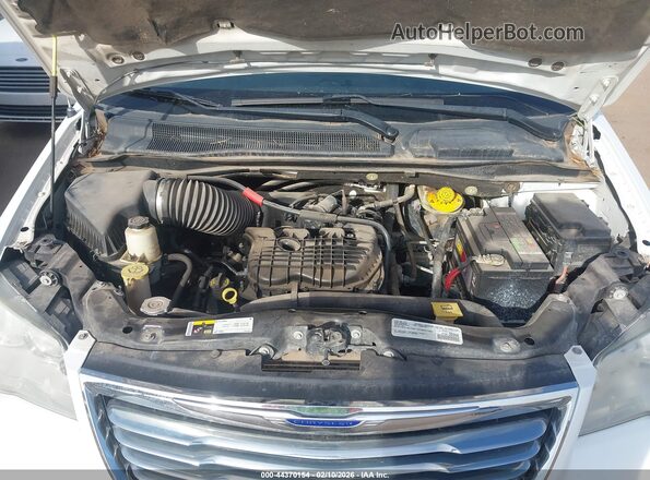 2C4RC1BG1GR296435 2016 CHRYSLER TOWN & COUNTRY White Rear view