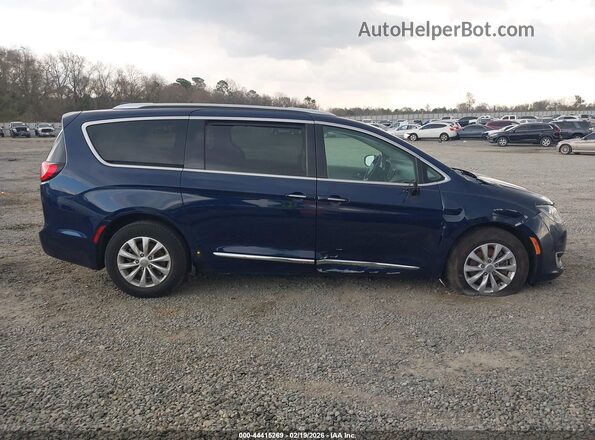 2C4RC1BG1KR561069 2019 CHRYSLER PACIFICA Blue Widok wnętrza z tyłu