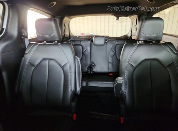 2C4RC1BG3TR204817 2026 CHRYSLER PACIFICA White Widok tylnych siedzeń