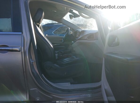 2C4RC1BG5JR270413 2018 CHRYSLER PACIFICA Коричневый Вид салона спереди