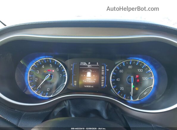 2C4RC1BG5JR270413 2018 CHRYSLER PACIFICA Коричневый Вид задних сидений