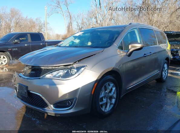 2C4RC1BG5JR270413 2018 CHRYSLER PACIFICA Коричневый Вид задней части салона