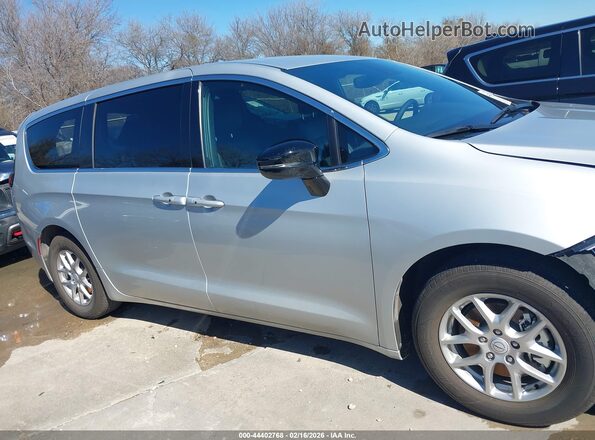2C4RC1BG6TR178343 2026 CHRYSLER PACIFICA Silver Widok wnętrza z tyłu