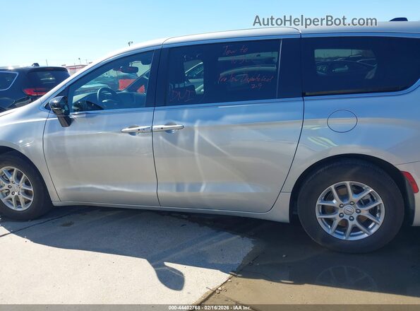 2C4RC1BG6TR178343 2026 CHRYSLER PACIFICA Silver Widok wnętrza 360 stopni