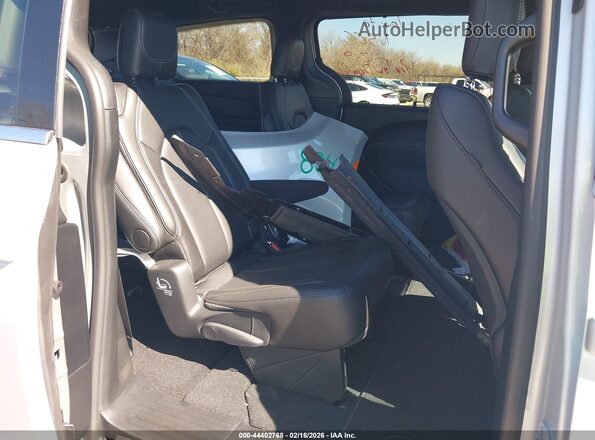 2C4RC1BG6TR178343 2026 CHRYSLER PACIFICA Silver Widok naklejki z numerem VIN