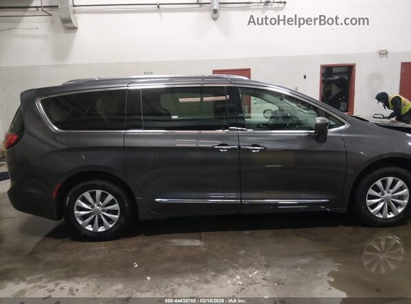 2C4RC1BG7KR609044 2019 CHRYSLER PACIFICA Gray 