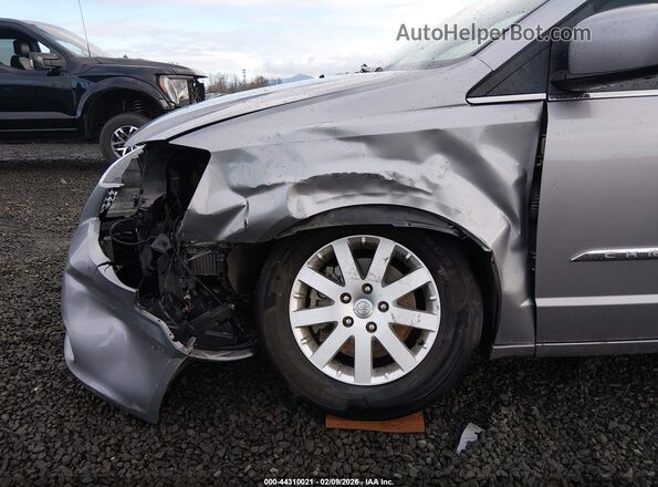 2C4RC1BG9GR215066 2016 CHRYSLER TOWN & COUNTRY Серебряный Вид спереди