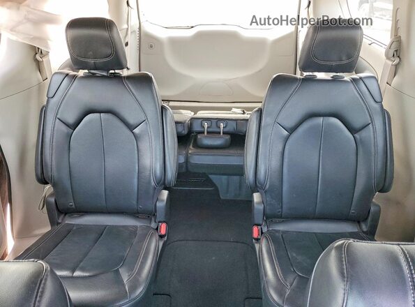 2C4RC1BG9NR168067 2022 CHRYSLER PACIFICA Black Widok tylnych siedzeń