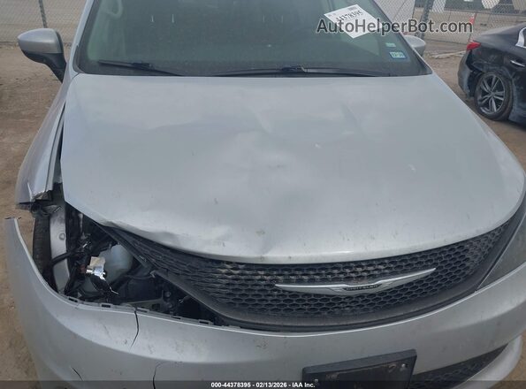 2C4RC1CG4PR525642 2023 CHRYSLER VOYAGER Silver Widok z przodu