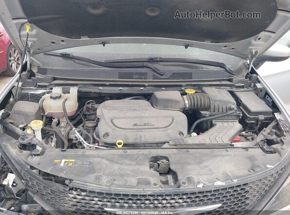 2C4RC1CG4PR525642 2023 CHRYSLER VOYAGER Silver Widok z tyłu