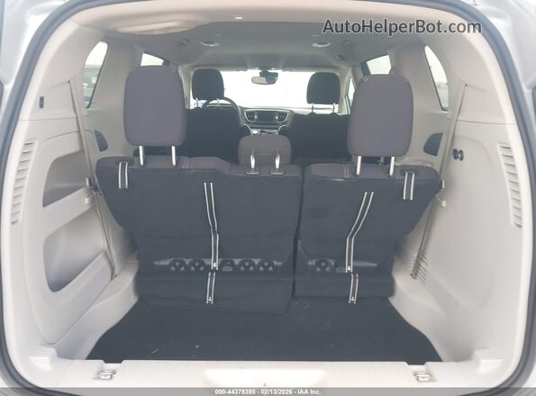 2C4RC1CG4PR525642 2023 CHRYSLER VOYAGER Silver Widok naklejki z numerem VIN