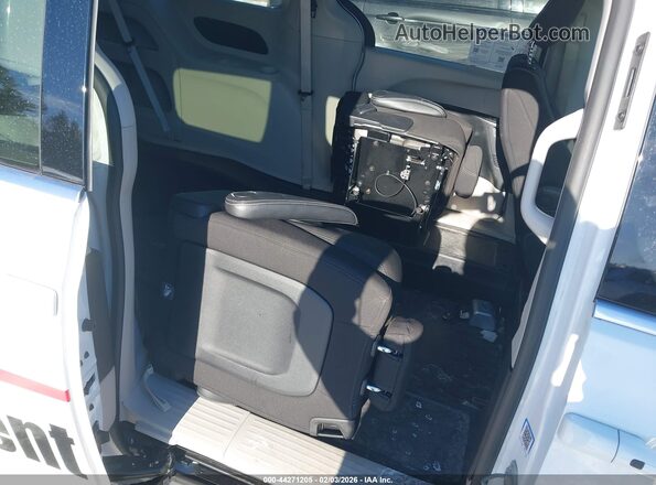 2C4RC1CG5RR183797 2024 CHRYSLER VOYAGER White Widok naklejki z numerem VIN