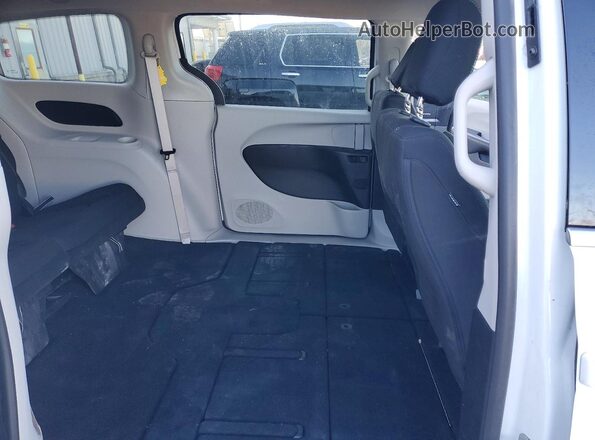 2C4RC1CG6PR548758 2023 CHRYSLER VOYAGER White Widok wnętrza z tyłu
