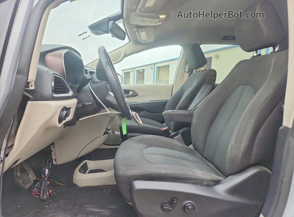 2C4RC1CG7PR548428 2023 CHRYSLER VOYAGER Silver Front interior view