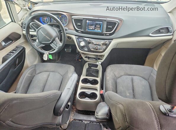 2C4RC1CG7PR548428 2023 CHRYSLER VOYAGER Silver Dashboard view