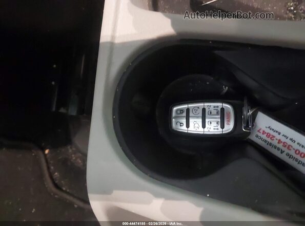 2C4RC1CG8PR628580 2023 CHRYSLER VOYAGER Silver Vista del salpicadero