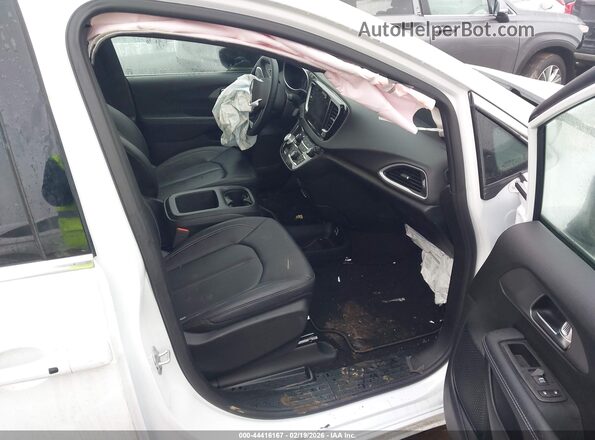 2C4RC1CG9SR614034 2025 CHRYSLER VOYAGER White Widok wnętrza z przodu