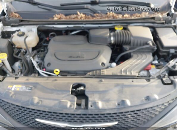 2C4RC1CGXRR106651 2024 CHRYSLER VOYAGER White Вид ззаду