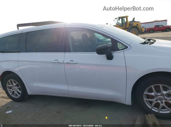2C4RC1CGXRR106651 2024 CHRYSLER VOYAGER White Вид задньої частини салону