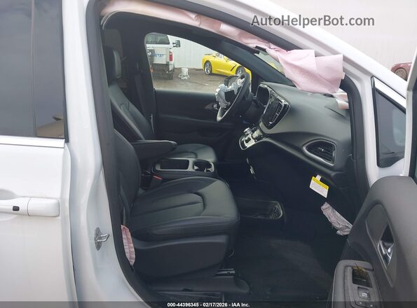 2C4RC1CGXSR566981 2025 CHRYSLER VOYAGER White Вид салону спереду
