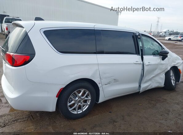 2C4RC1CGXSR566981 2025 CHRYSLER VOYAGER White Вид задньої частини салону