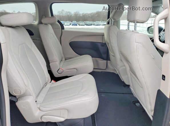 2C4RC1DG7HR552592 2017 CHRYSLER PACIFICA Бордовый Вид задней части салона