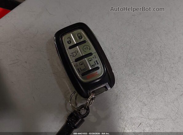 2C4RC1EG8HR551045 2017 CHRYSLER PACIFICA Red Vista del salpicadero