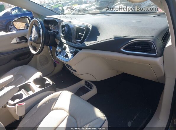 2C4RC1N77HR739930 2017 CHRYSLER PACIFICA Gray Widok wnętrza z przodu