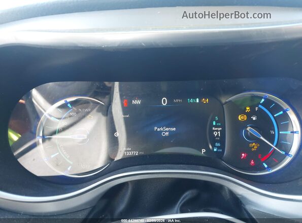 2C4RC1N77HR739930 2017 CHRYSLER PACIFICA Gray Widok tylnych siedzeń