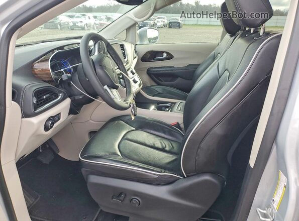 2C4RC1S78NR214245 2022 CHRYSLER PACIFICA Silver Вид салону спереду