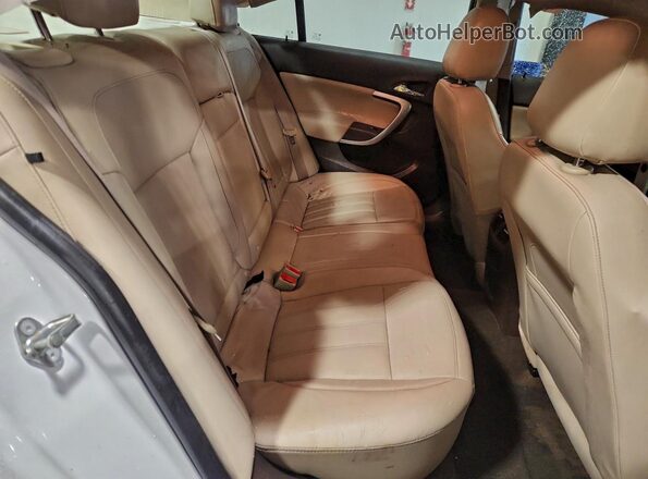 2G4GL5EX8H9194802 2017 BUICK REGAL White Widok tylnych siedzeń
