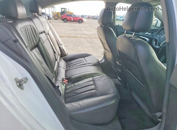 2G4GR5EX1G9180687 2016 BUICK REGAL White Rear seats view