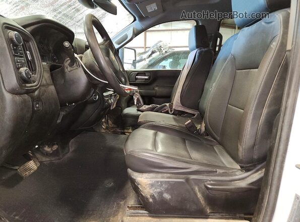 2GC4YLE72R1135712 2024 CHEVROLET SILVERADO Белый Вид салона спереди