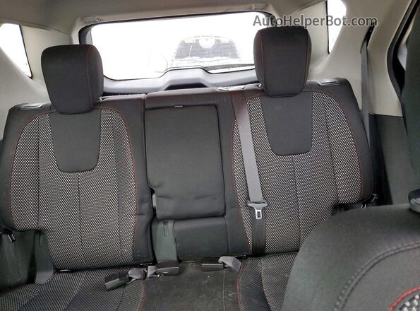 2GNALCEKXH1557318 2017 CHEVROLET EQUINOX White Rear seats view