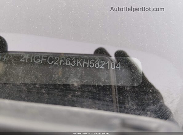 2HGFC2F63KH582104 2019 HONDA CIVIC Silver ძრავის განყოფილების ხედი