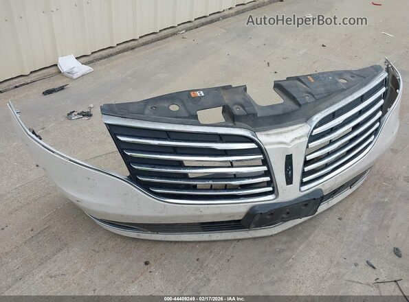2LMHJ5AT2KBL01358 2019 LINCOLN MKT White Instrument cluster view