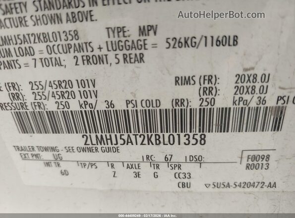2LMHJ5AT2KBL01358 2019 LINCOLN MKT White Engine compartment view