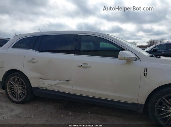 2LMHJ5AT2KBL01358 2019 LINCOLN MKT White 360 interior view