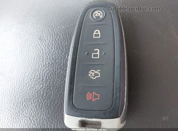 2LMHJ5AT2KBL01358 2019 LINCOLN MKT White Dashboard view