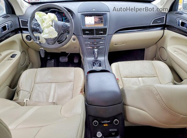 2LMHJ5AT2KBL03935 2019 LINCOLN MKT Silver Առջևի վահանակի տեսք