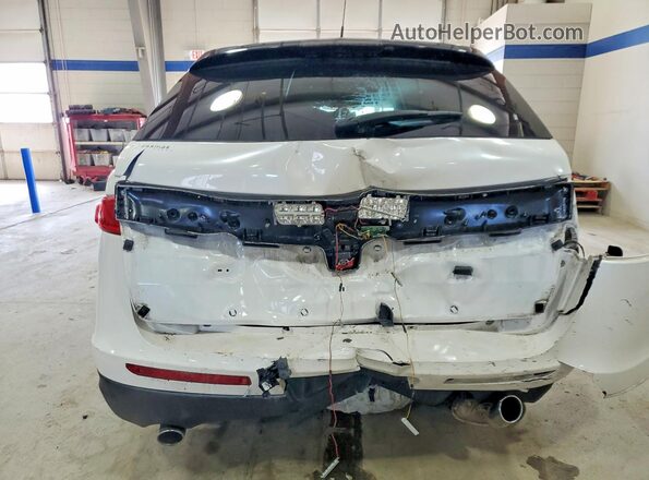2LMHJ5AT6HBL00836 2017 LINCOLN MKT White Rear view
