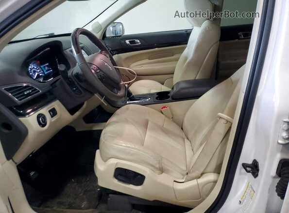 2LMHJ5AT6HBL00836 2017 LINCOLN MKT White Front interior view