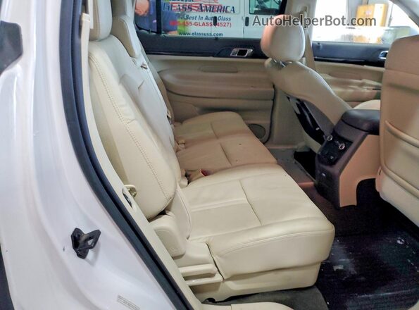 2LMHJ5AT6HBL00836 2017 LINCOLN MKT White Rear interior view