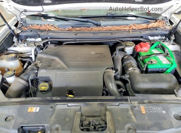 2LMHJ5AT6HBL00836 2017 LINCOLN MKT White Engine compartment view