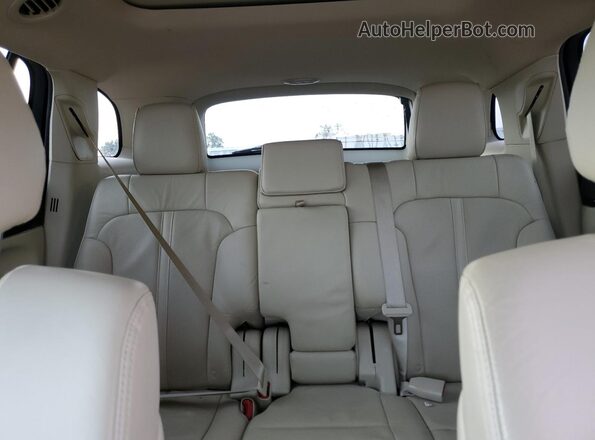 2LMHJ5AT9KBL02412 2019 LINCOLN MKT White Rear seats view