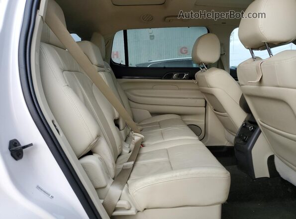 2LMHJ5AT9KBL02412 2019 LINCOLN MKT White Rear interior view