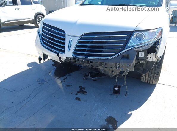 2LMHJ5ATXJBL01221 2018 LINCOLN MKT White Вид спереду