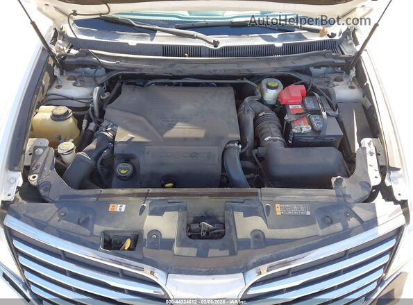 2LMHJ5ATXJBL01221 2018 LINCOLN MKT White Вид ззаду